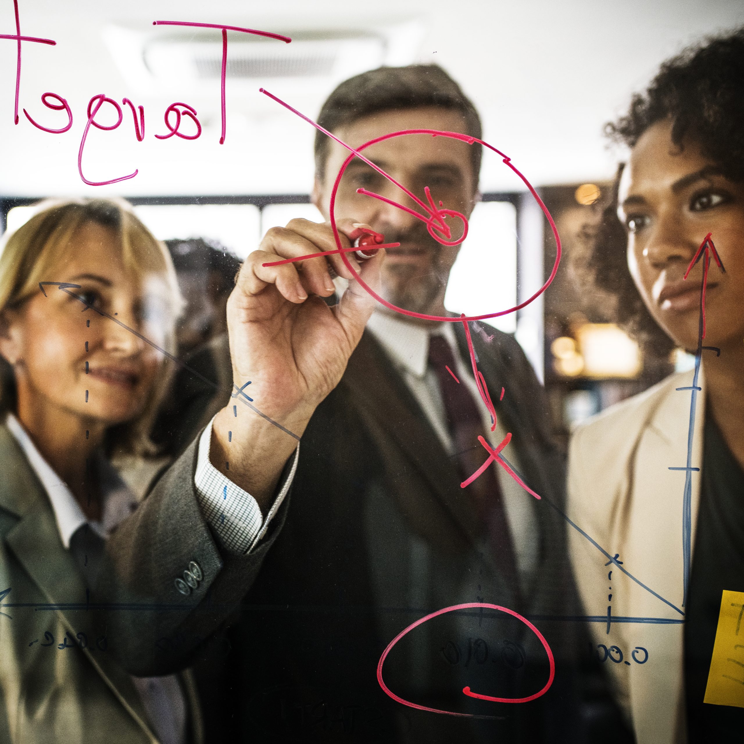businesspeople-planning-glass-wall Sobre Nosotros